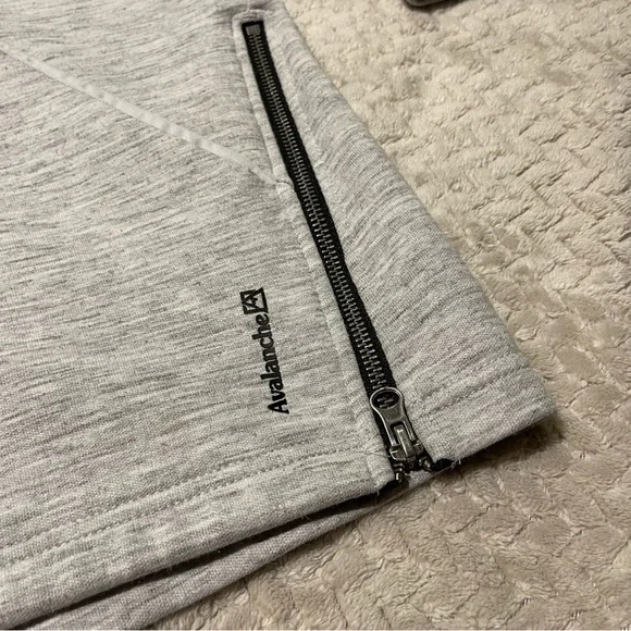 WOMEN’S AVALANCHE OUTDOORS SUPPKY COMPANY HOODIE - Picture 3 of 5